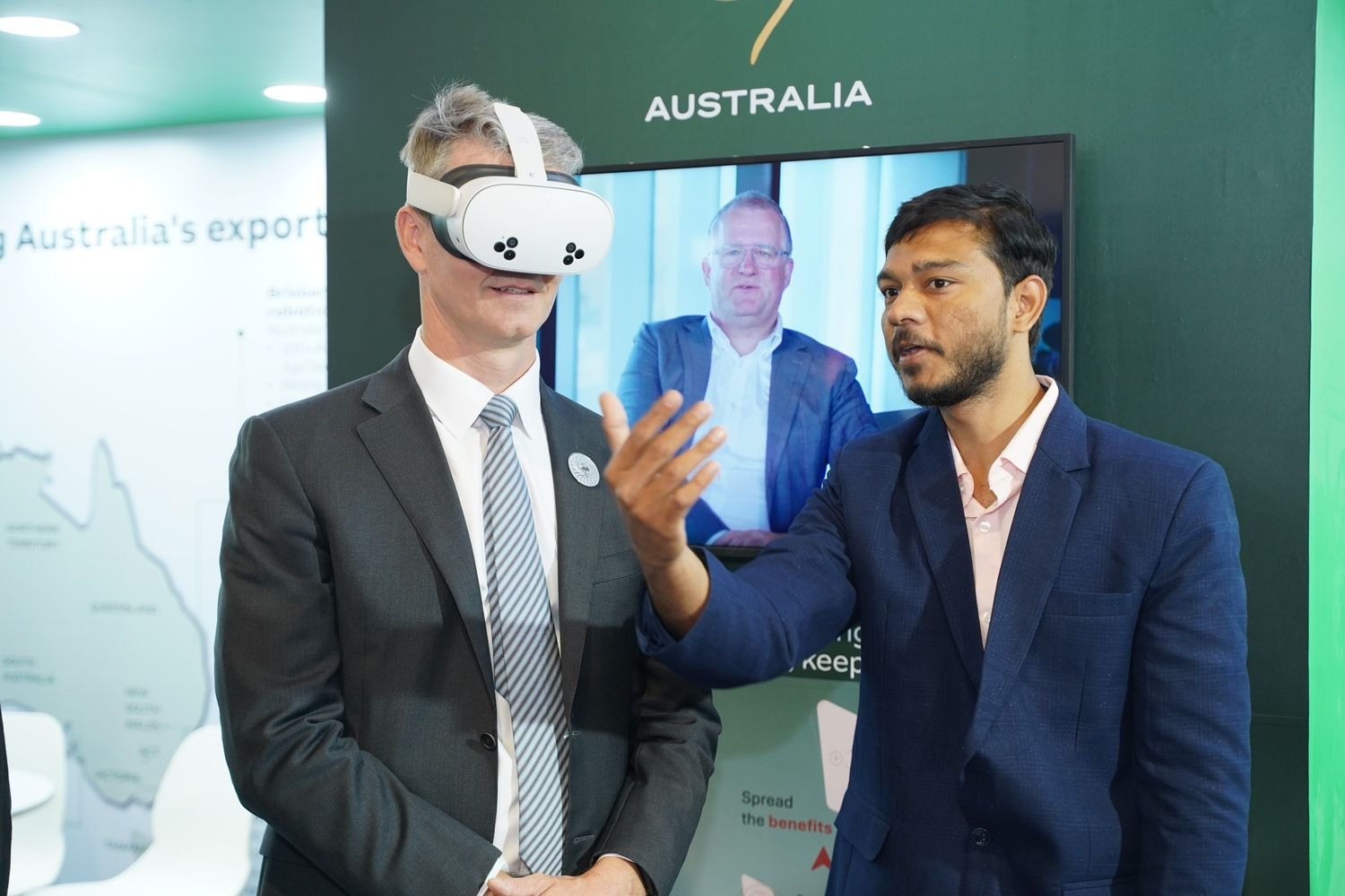 High Commissioner Philip Green OAM presenting his credentials to H.E. Smt. Droupadi Murmu ji